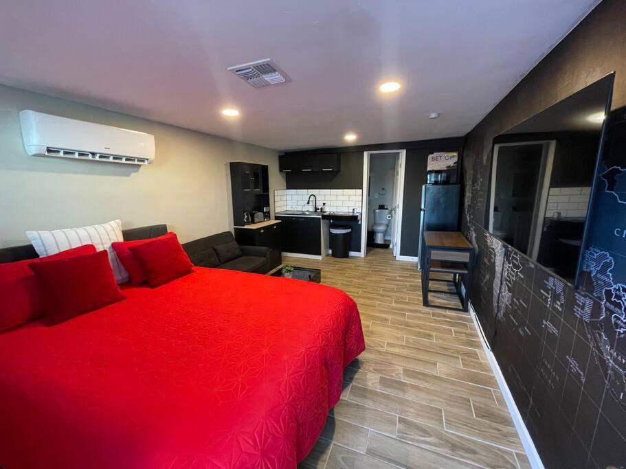 New Midtown Modern Studio With Backyard Phoenix Eksteriør bilde