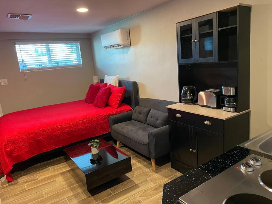 New Midtown Modern Studio With Backyard Phoenix Eksteriør bilde