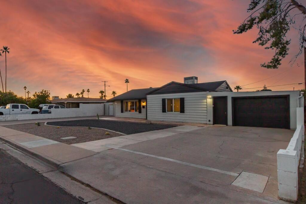 New Midtown Modern Studio With Backyard Phoenix Eksteriør bilde