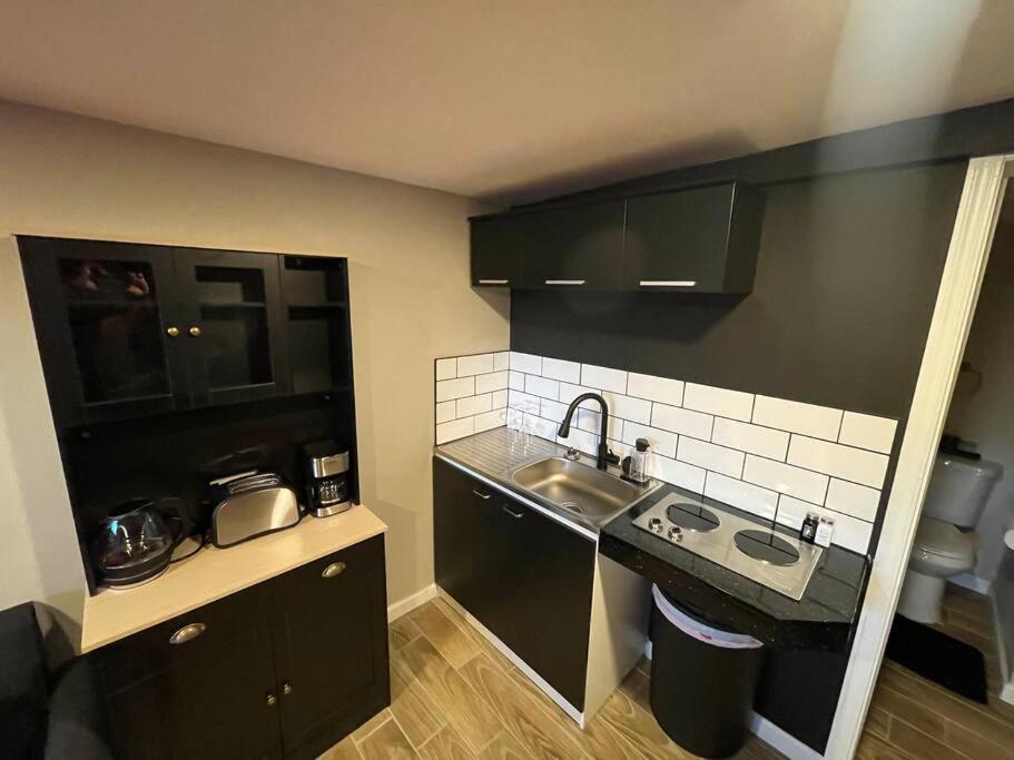 New Midtown Modern Studio With Backyard Phoenix Eksteriør bilde